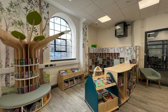 Llandeilo library reopens at Yr Hen Farchnad