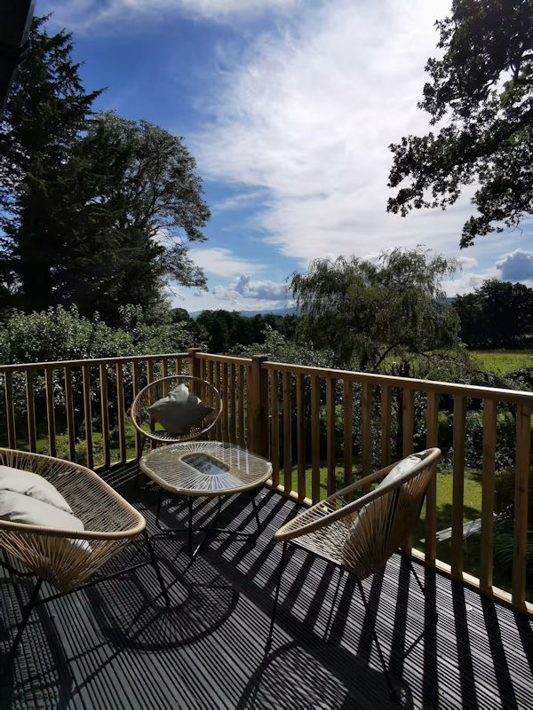 Plas Bach Cottage, Llandeilo exterior terrace
